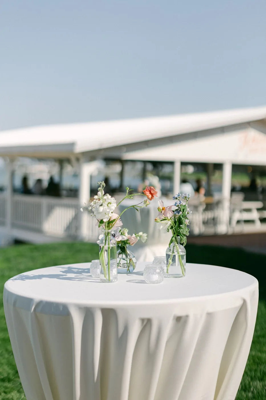 Customer-submitted wedding flower photo from The Knot review by Blade Lewis.