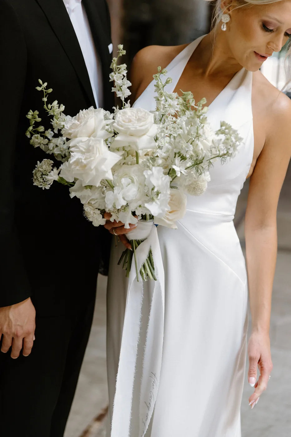 Customer-submitted wedding flower photo from The Knot review by Veronica Thomas.