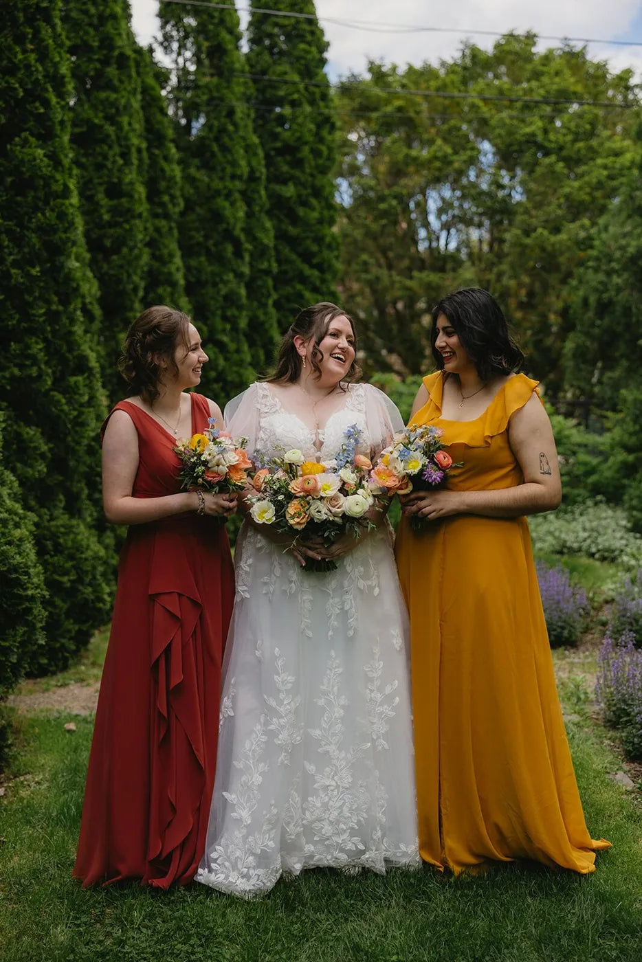 Customer-submitted wedding flower photo from The Knot review by Rachel Podowski.