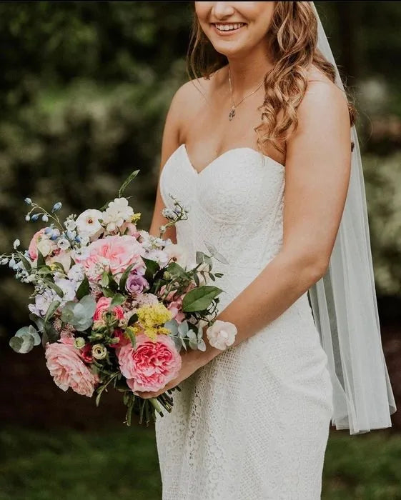 Customer-submitted wedding flower photo from WeddingWire review by Gwendolyn.