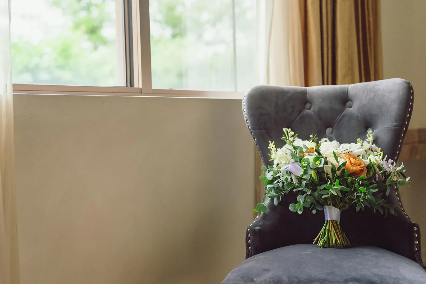 Customer-submitted wedding flower photo from Zola review by Charissa J..